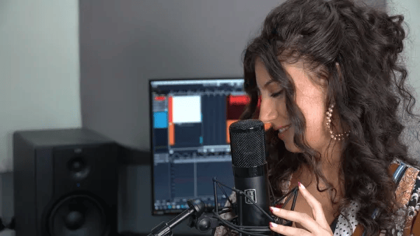 الفنانة
